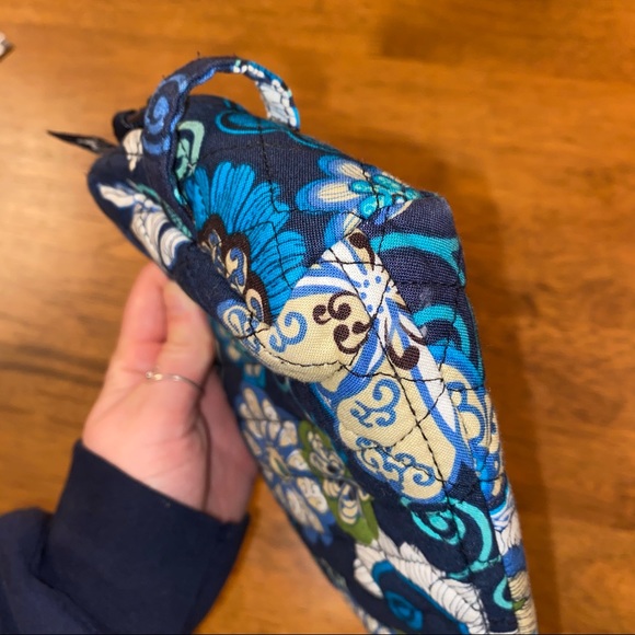 Vera Bradley Blue Floral Small Cosmetic travel bag - Picture 5 of 14